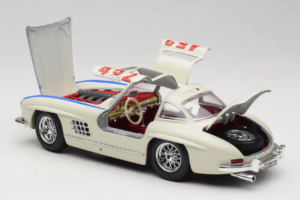 Mercedes 300SL #452 Mille Miglia 1955 Baltas Bburago 1:18 3015-M2 Metalas - nuotrauka 5 iš 8