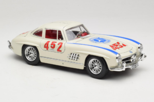 Mercedes 300SL #452 Mille Miglia 1955 Baltas Bburago 1:18 3015-M2 Metalas - nuotrauka 6 iš 8