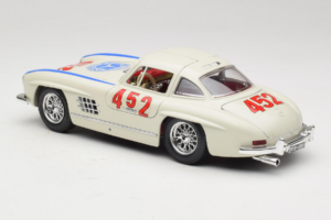 Mercedes 300SL #452 Mille Miglia 1955 Baltas Bburago 1:18 3015-M2 Metalas - nuotrauka 7 iš 8