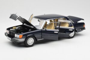 Mercedes 450 SEL 6.9 W116 Tamsiai Mėlynas Revell 1:18 8956 Metalas - nuotrauka 2 iš 8