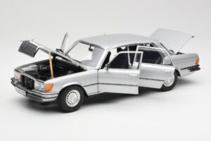 Mercedes 450 SEL 6.9 W116 Sidabrinis Revell 1:18 8955 Metalas - nuotrauka 2 iš 8