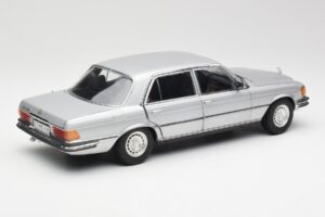 Mercedes 450 SEL 6.9 W116 Sidabrinis Revell 1:18 8955 Metalas - nuotrauka 3 iš 8
