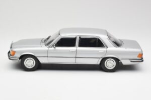 Mercedes 450 SEL 6.9 W116 Sidabrinis Revell 1:18 8955 Metalas - nuotrauka 4 iš 8