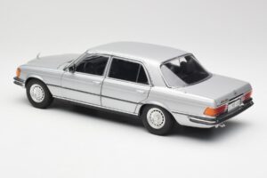 Mercedes 450 SEL 6.9 W116 Sidabrinis Revell 1:18 8955 Metalas - nuotrauka 7 iš 8