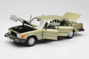 Mercedes 450 SEL W116 J.R. Ewing Dallas Sidabrinė Žalia Norev 1:18 183975 Metalas - nuotrauka 2 iš 8
