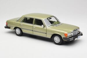 Mercedes 450 SEL W116 J.R. Ewing Dallas Sidabrinė Žalia Norev 1:18 183975 Metalas - nuotrauka 4 iš 8