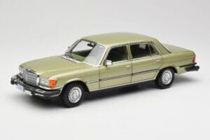 Mercedes 450 SEL W116 J.R. Ewing Dallas Sidabrinė Žalia Norev 1:18 183975 Metalas
