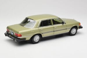 Mercedes 450 SEL W116 J.R. Ewing Dallas Sidabrinė Žalia Norev 1:18 183975 Metalas - nuotrauka 5 iš 8