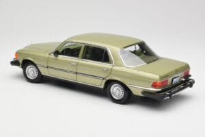 Mercedes 450 SEL W116 J.R. Ewing Dallas Sidabrinė Žalia Norev 1:18 183975 Metalas - nuotrauka 6 iš 8