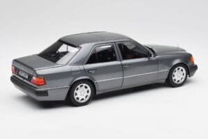 Mercedes 500 E W124 Pearl Pilkas Norev 1:18 183946 Metalas - nuotrauka 3 iš 8
