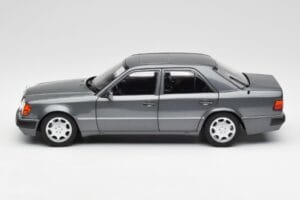Mercedes 500 E W124 Pearl Pilkas Norev 1:18 183946 Metalas - nuotrauka 4 iš 8