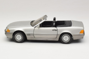 Mercedes SL 500 R129 Sidabrinis Revell 1:18 8801-P1 Metalas - nuotrauka 4 iš 8