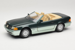 Mercedes 500 SL R129 Sidabriniai Žalias Revell 1:18 8802 Metalas