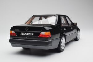 Mercedes 500E W124 Juodas Riboto Leidimo Norev 1:18 183949 Metalas - nuotrauka 10 iš 12