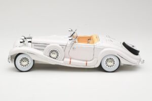 Mercedes 500K Special Roadster Baltas Premiere Edition Maisto 1:18 536055 Metalas - nuotrauka 4 iš 8
