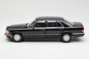 Mercedes 560 SEL W126 Juodas Dilerio Leidimas Norev 1:18 B66040599 Metalas - nuotrauka 4 iš 8