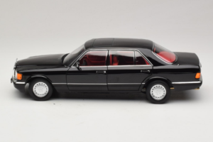 Mercedes 560 SEL W126 Juodas Su Raudonu Salonu Norev 1:18 183788 Metalas - nuotrauka 3 iš 8