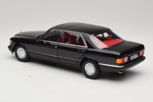 Mercedes 560 SEL W126 Juodas Su Raudonu Salonu Norev 1:18 183788 Metalas - nuotrauka 4 iš 8