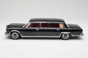 Mercedes 600 Pullman W100 Juodas NZG 1:18 1071/50 Metalas - nuotrauka 4 iš 8