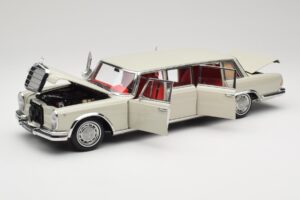 Mercedes 600 Pullman W100 Šviesiai Pilkas NZG 1:18 B66040708 Metalas - nuotrauka 2 iš 8