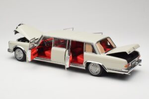 Mercedes 600 Pullman W100 Šviesiai Pilkas NZG 1:18 B66040708 Metalas - nuotrauka 5 iš 8