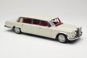Mercedes 600 Pullman W100 Šviesiai Pilkas NZG 1:18 B66040708 Metalas - nuotrauka 6 iš 8