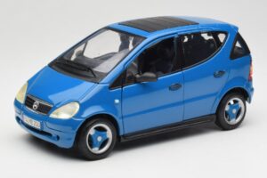 Mercedes A-Class W168 Šviesiai Mėlynas Maisto 1:18 37800-M5 Metalas
