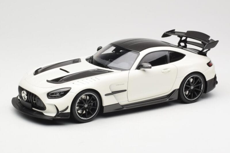 Mercedes AMG GT C190 Black Series Diamond White Metallic Minichamps 1:18 110032020 Metalas