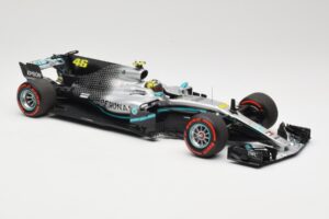Mercedes AMG Petronas W08 V. Rossi Ride Swap Valencia December 2019 Minichamps 1:18 110191746 Metalas - nuotrauka 4 iš 6