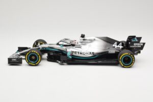 Mercedes AMG Petronas W10 #44 L. Hamilton F1 World Champion Dealer Edition 2019 Minichamps 1:18 B66960567 Metalas - nuotrauka 3 iš 7