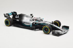 Mercedes AMG Petronas W10 #44 L. Hamilton F1 World Champion Dealer Edition 2019 Minichamps 1:18 B66960567 Metalas - nuotrauka 4 iš 7
