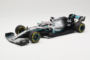 Mercedes AMG Petronas W10 #44 L. Hamilton F1 World Champion Dealer Edition 2019 Minichamps 1:18 B66960567 Metalas