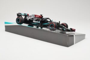 Mercedes AMG Petronas W12 E Performance #44 L. Hamilton Bahrain GP 2021 Minichamps 1:18 113210144 Metalas - nuotrauka 4 iš 6