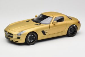 Mercedes AMG SLS C197 Auksinis Minichamps 1:18 100039024 Metalas