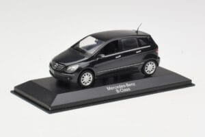 Mercedes B-Class W245 Cosmos Black Minichamps 1:43 B66962218 Metalas - nuotrauka 2 iš 4