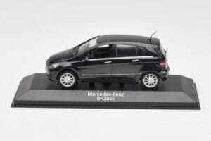 Mercedes B-Class W245 Cosmos Black Minichamps 1:43 B66962218 Metalas