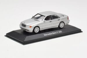Mercedes C 200 W202 Iridium Silver Minichamps 1:43 B66040488 Metalas - nuotrauka 2 iš 4
