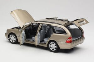 Mercedes C-Class T-Model W202 Smoke Silver Norev 1:18 183388 Metalas - nuotrauka 4 iš 8