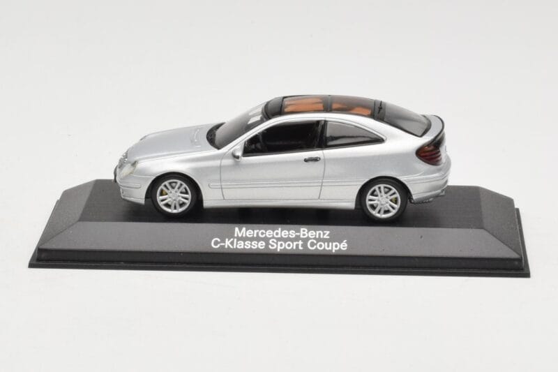 Mercedes C-Class W203 Sport Coupe Sidabrinis Minichamps 1:43 Mercedes C-Class W203 Sport Coupe Sidabrinis Minichamps 1:43 B66961916 Metalas