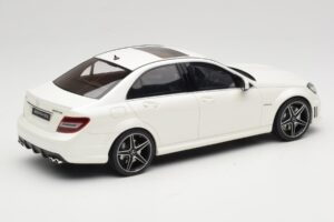 Mercedes C63 AMG W204 Diamond White GT Spirit 1:18 GT928 Derva - nuotrauka 2 iš 6