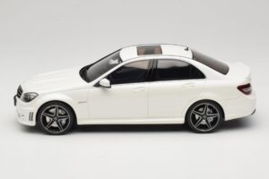 Mercedes C63 AMG W204 Diamond White GT Spirit 1:18 GT928 Derva - nuotrauka 3 iš 6