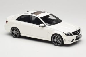Mercedes C63 AMG W204 Diamond White GT Spirit 1:18 GT928 Derva - nuotrauka 4 iš 6