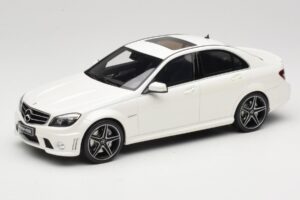 Mercedes C63 AMG W204 Diamond White GT Spirit 1:18 GT928 Derva
