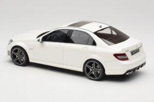 Mercedes C63 AMG W204 Diamond White GT Spirit 1:18 GT928 Derva - nuotrauka 5 iš 6