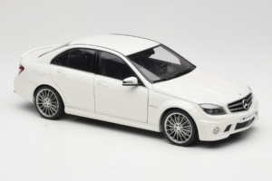 Mercedes AMG C63 W204 Baltas AUTOart 1:18 72674-R1 Metalas - nuotrauka 6 iš 8