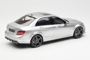 Mercedes C63 AMG W204 Sidabrinis GT Spirit 1:18 GT462 Derva - nuotrauka 2 iš 6