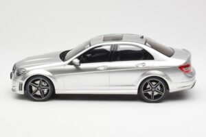 Mercedes C63 AMG W204 Sidabrinis GT Spirit 1:18 GT462 Derva - nuotrauka 3 iš 6