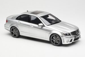 Mercedes C63 AMG W204 Sidabrinis GT Spirit 1:18 GT462 Derva - nuotrauka 4 iš 6