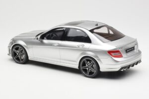 Mercedes C63 AMG W204 Sidabrinis GT Spirit 1:18 GT462 Derva - nuotrauka 5 iš 6