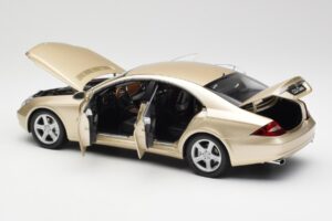 Mercedes CLS C219 Šviesiai Smėlinis Auksinis Kyosho 1:18 08401LBE Metalas - nuotrauka 5 iš 8